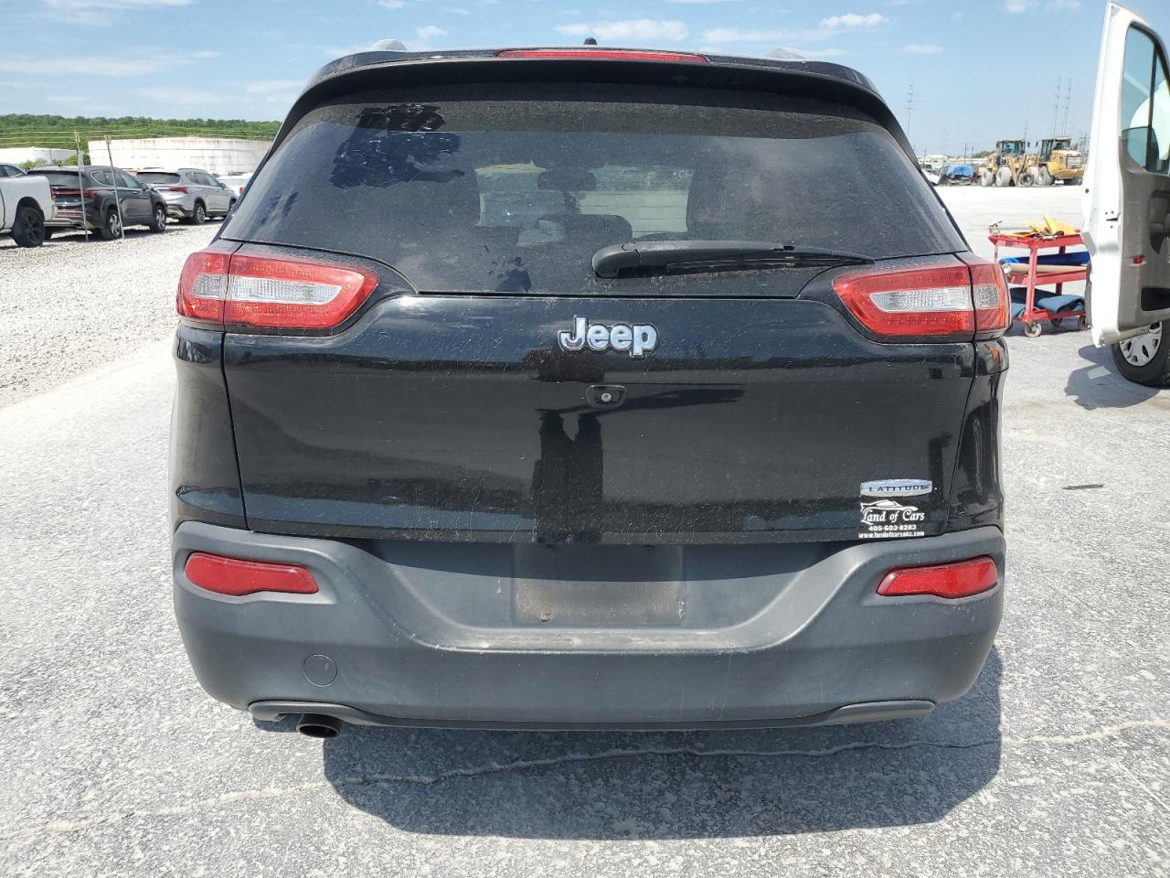 1C4PJLCB0JD510756 2018 Jeep Cherokee Latitude