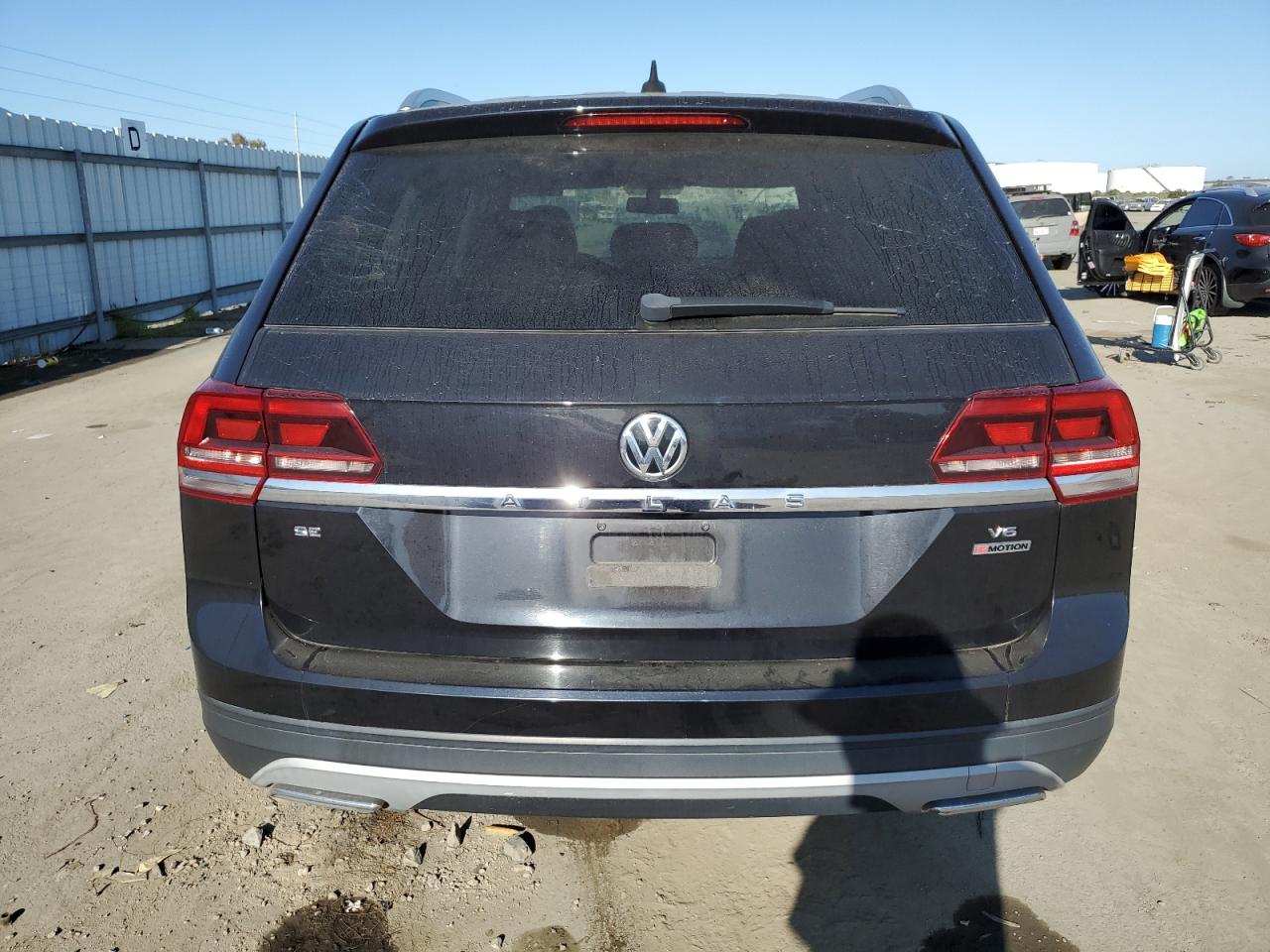 1V2KR2CA7JC575970 2018 Volkswagen Atlas Se