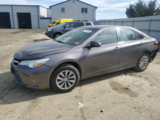 Lot #2473661154 2017 TOYOTA CAMRY LE salvage car