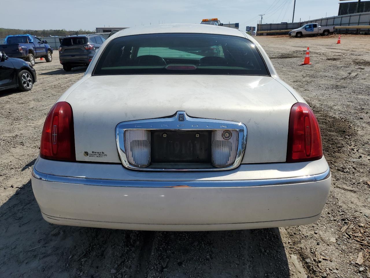 1LNHM83W61Y625877 2001 Lincoln Town Car Cartier