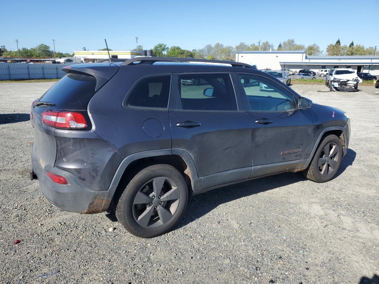 2017 Jeep Cherokee Latitude vin: 1C4PJMCS3HW520931