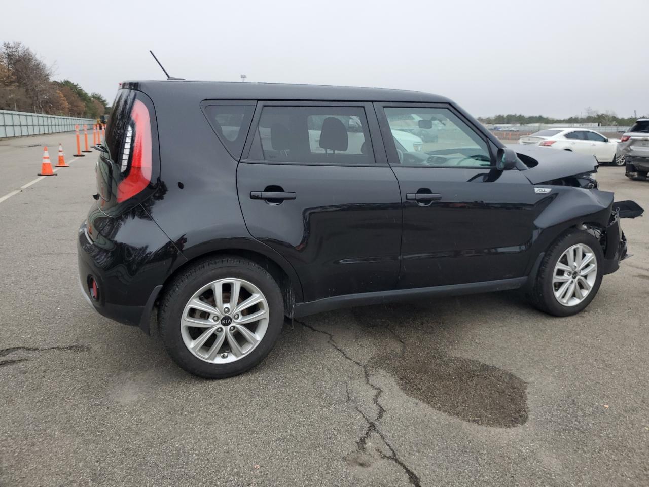 KNDJP3A58J7573572 2018 Kia Soul +