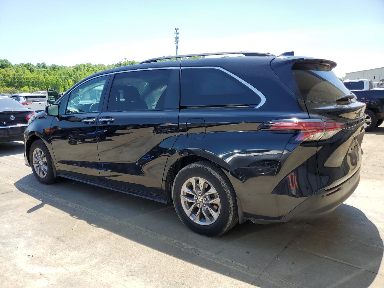 5TDYRKEC9NS097565 2022 Toyota Sienna Xle