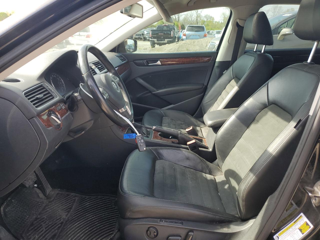 1VWCN7A31DC064632 2013 Volkswagen Passat Sel