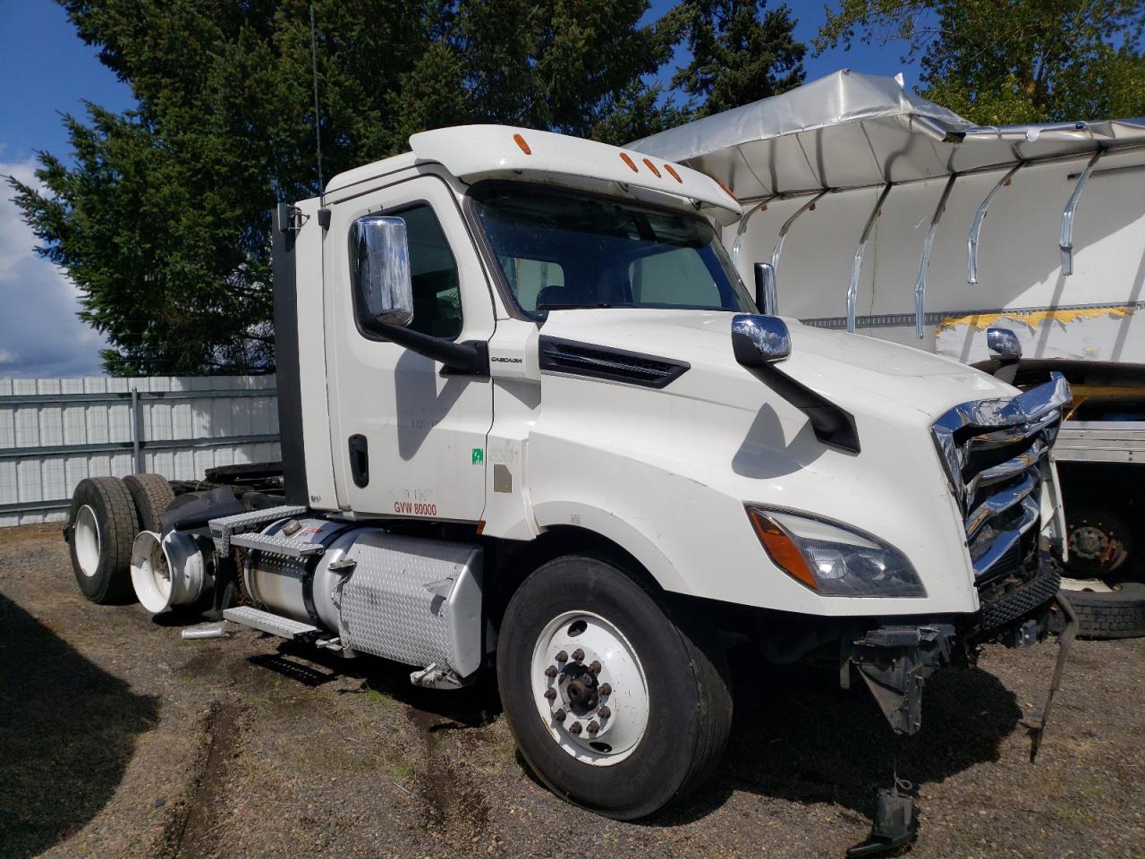 Lot #2990671680 2020 FREIGHTLINER CASCADIA 1