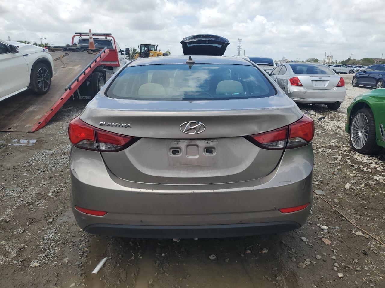 5NPDH4AE2GH759225 2016 Hyundai Elantra Se