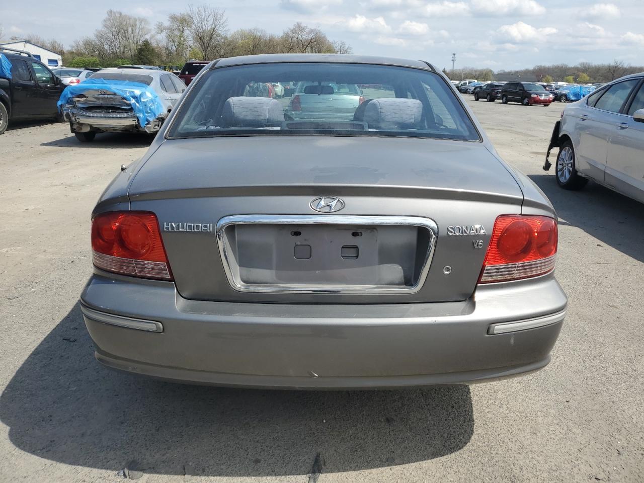 KMHWF35HX4A911358 2004 Hyundai Sonata Gls