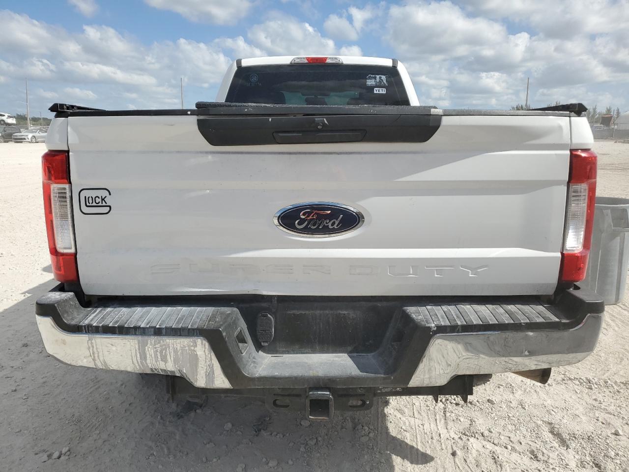 2018 Ford F250 Super Duty vin: 1FT7W2A65JEC05040