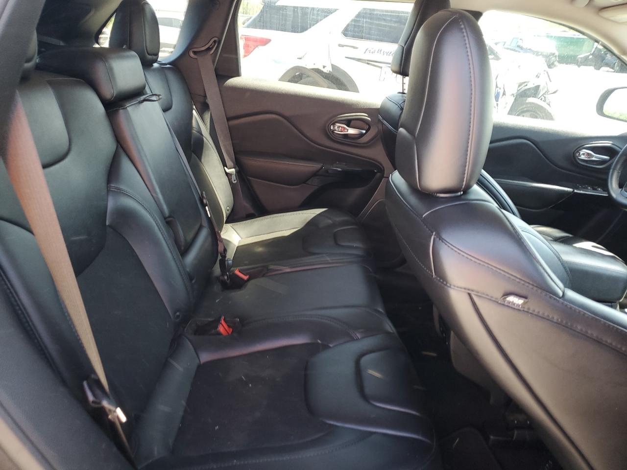 1C4PJLLB6KD455554 2019 Jeep Cherokee Latitude Plus