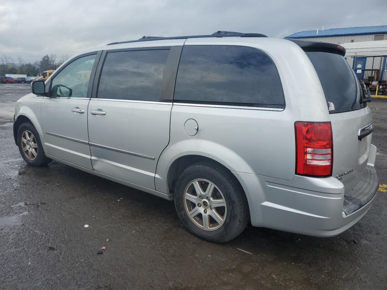 Lot #2494354968 2010 CHRYSLER TOWN & COU