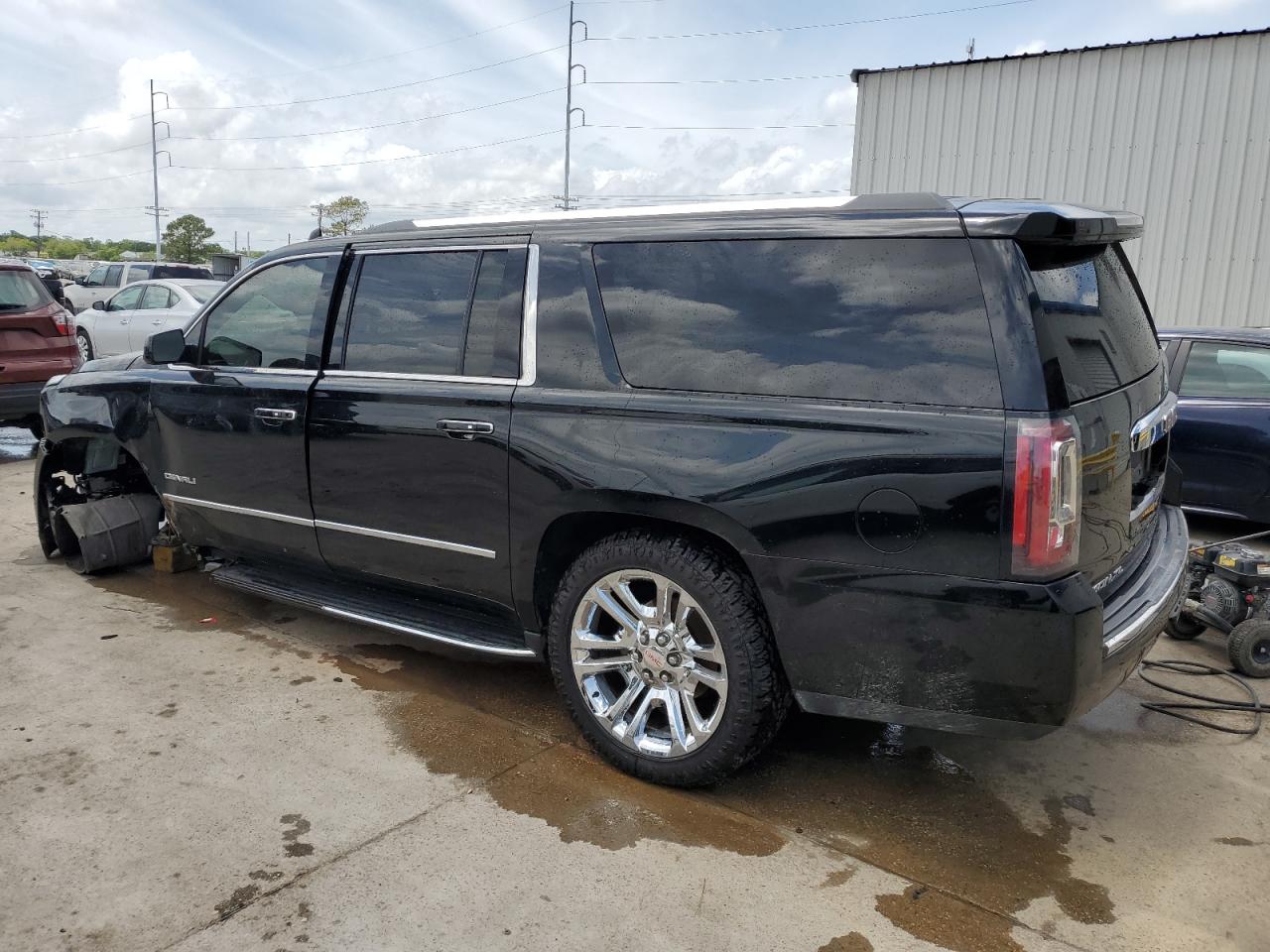 2019 GMC Yukon Xl Denali vin: 1GKS2HKJ0KR404443