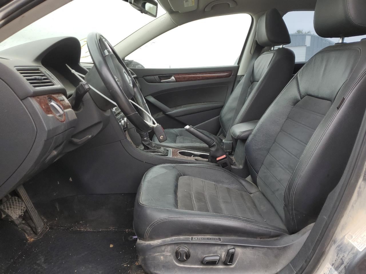 1VWCN7A31DC112159 2013 Volkswagen Passat Sel