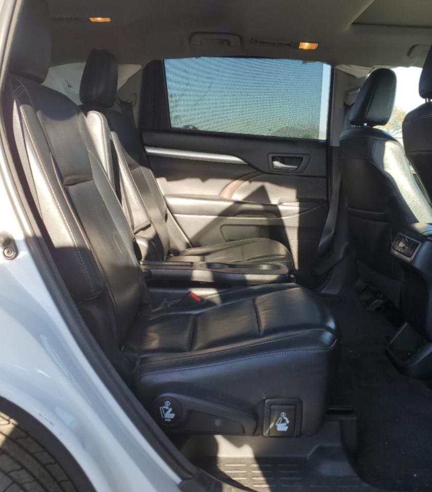 5TDJZRFH5JS540308 2018 Toyota Highlander Se