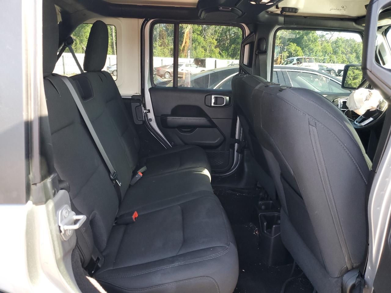 1C4HJXEN6LW214196 2020 Jeep Wrangler Unlimited Sahara