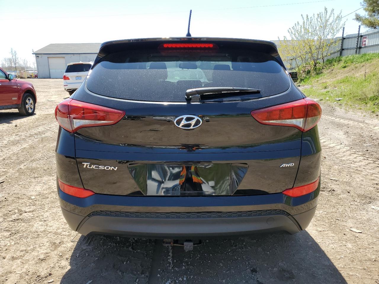 KM8J2CA42JU766688 2018 Hyundai Tucson Se