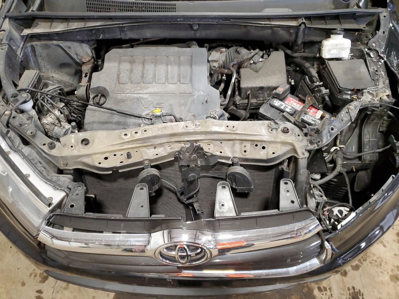 5TDBKRFH4FS097827 2015 Toyota Highlander Le