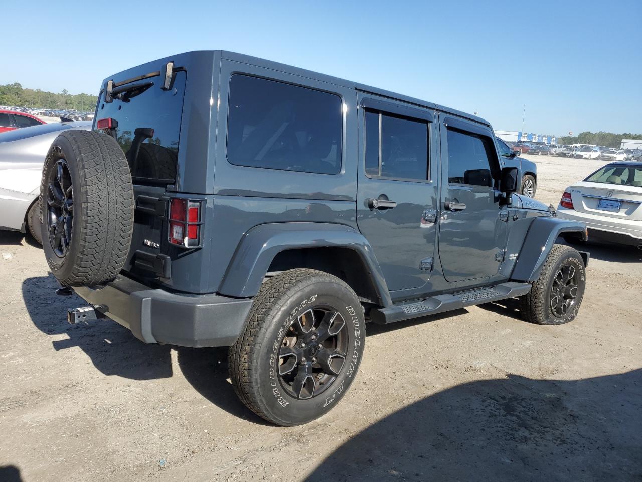 1C4BJWEG7HL695229 2017 Jeep Wrangler Unlimited Sahara