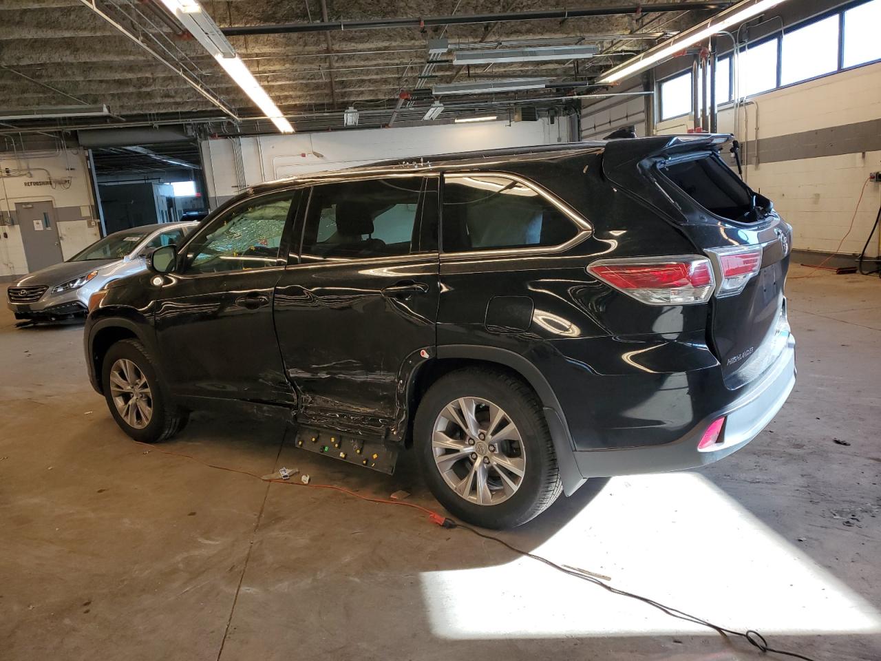 5TDJKRFH3FS160122 2015 Toyota Highlander Xle