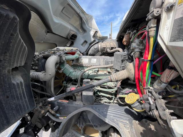 Lot #2468574780 2020 VOLVO VN VNL salvage car
