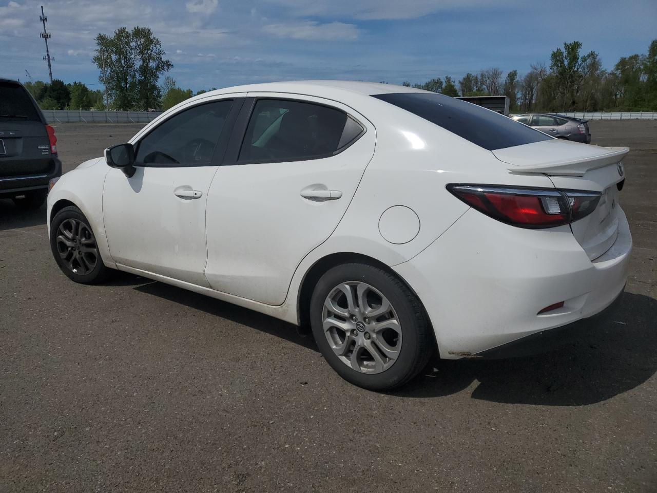 3MYDLBYVXHY175492 2017 Toyota Yaris Ia