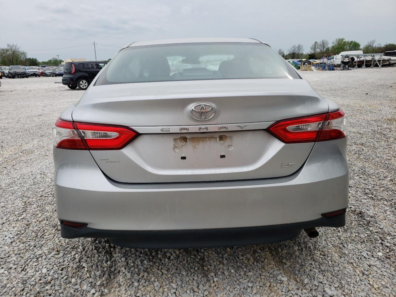 2018 Toyota Camry L vin: 4T1B11HK3JU068008