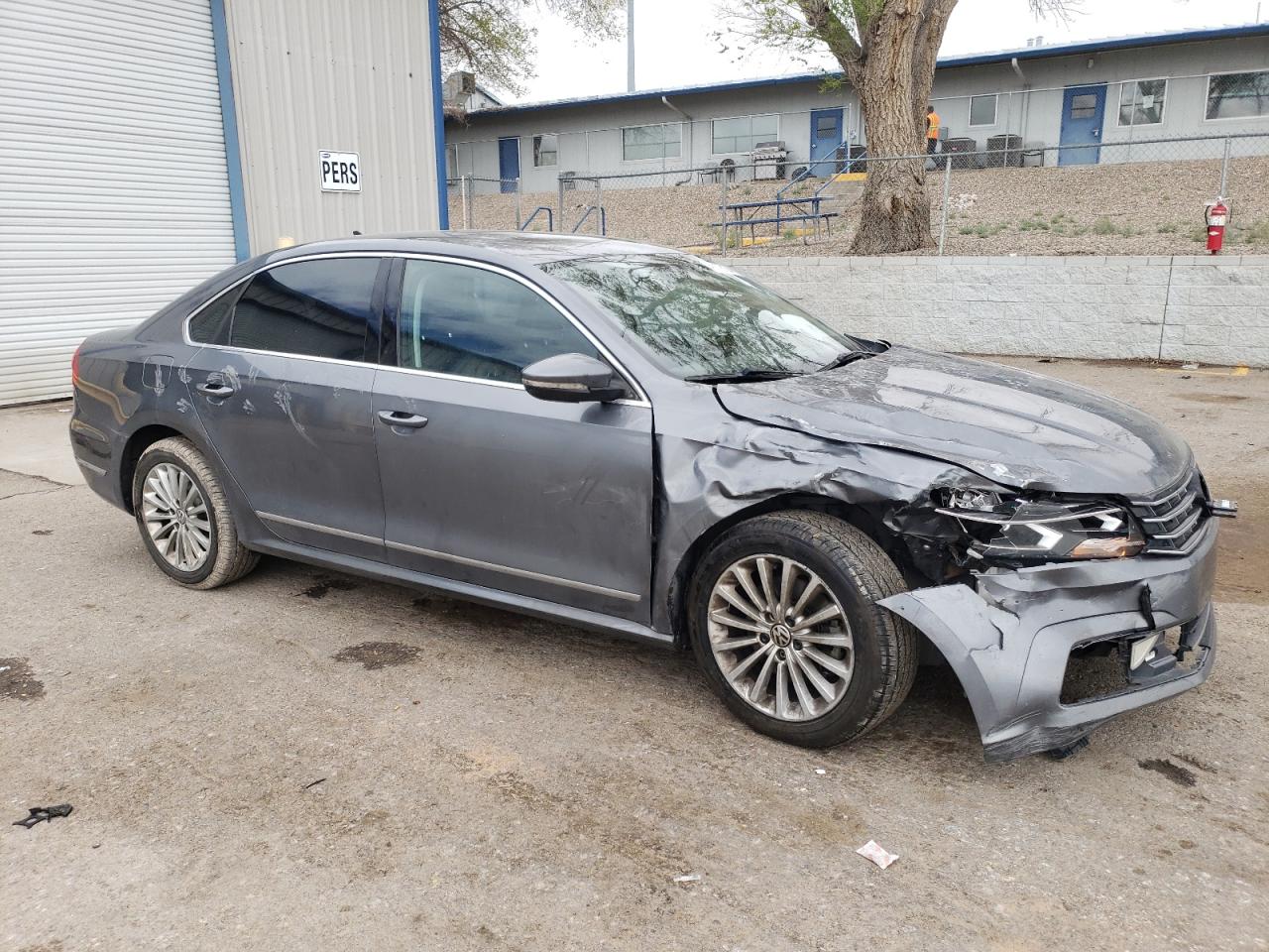 2016 Volkswagen Passat Se vin: 1VWBT7A38GC064536