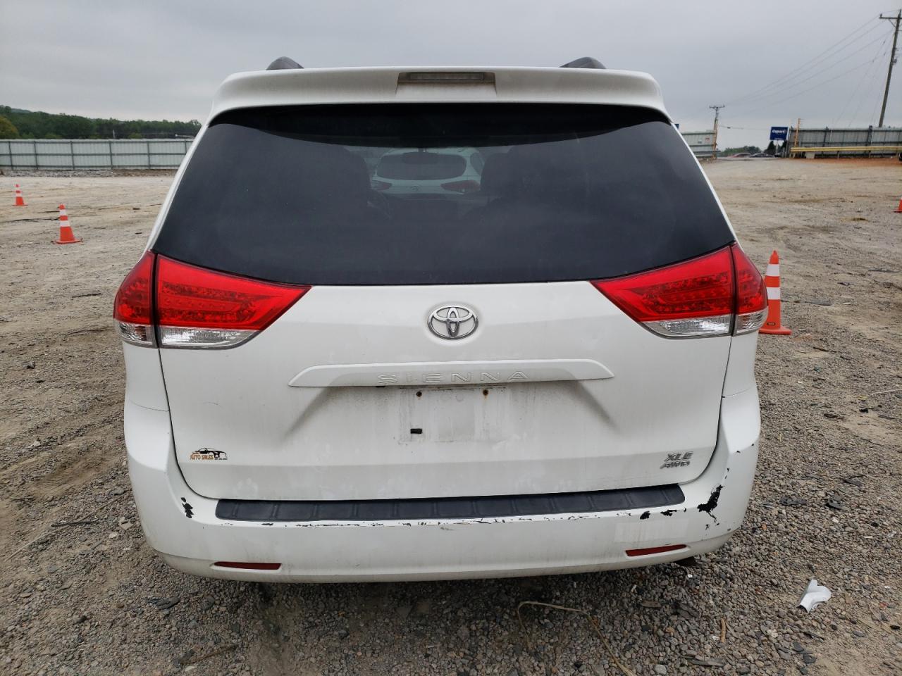 5TDDK3DC5BS027504 2011 Toyota Sienna Xle