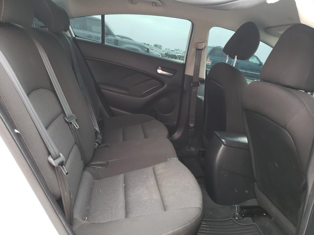 3KPFK4A74HE067727 2017 Kia Forte Lx