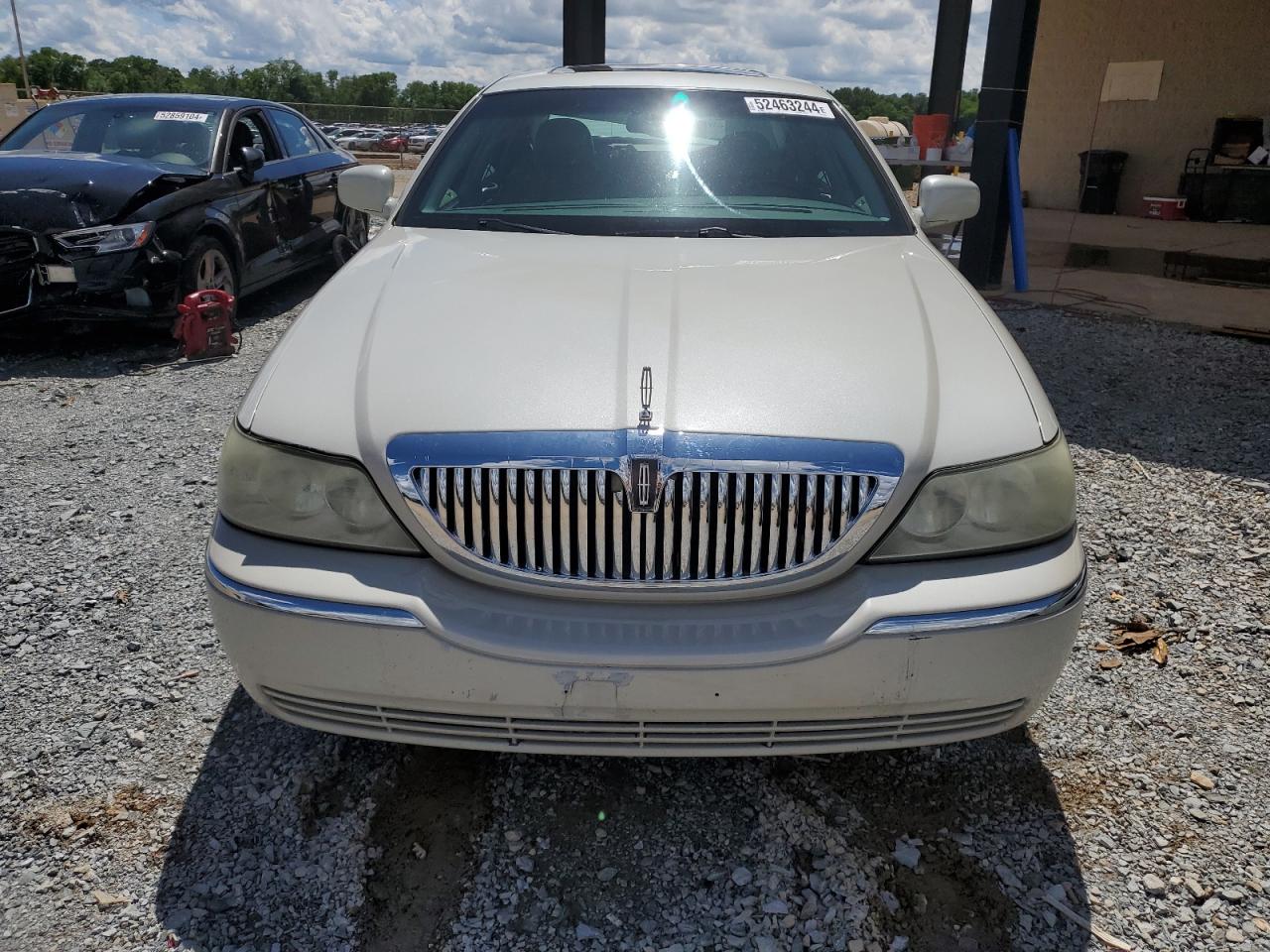 1LNHM82W35Y636519 2005 Lincoln Town Car Signature Limited