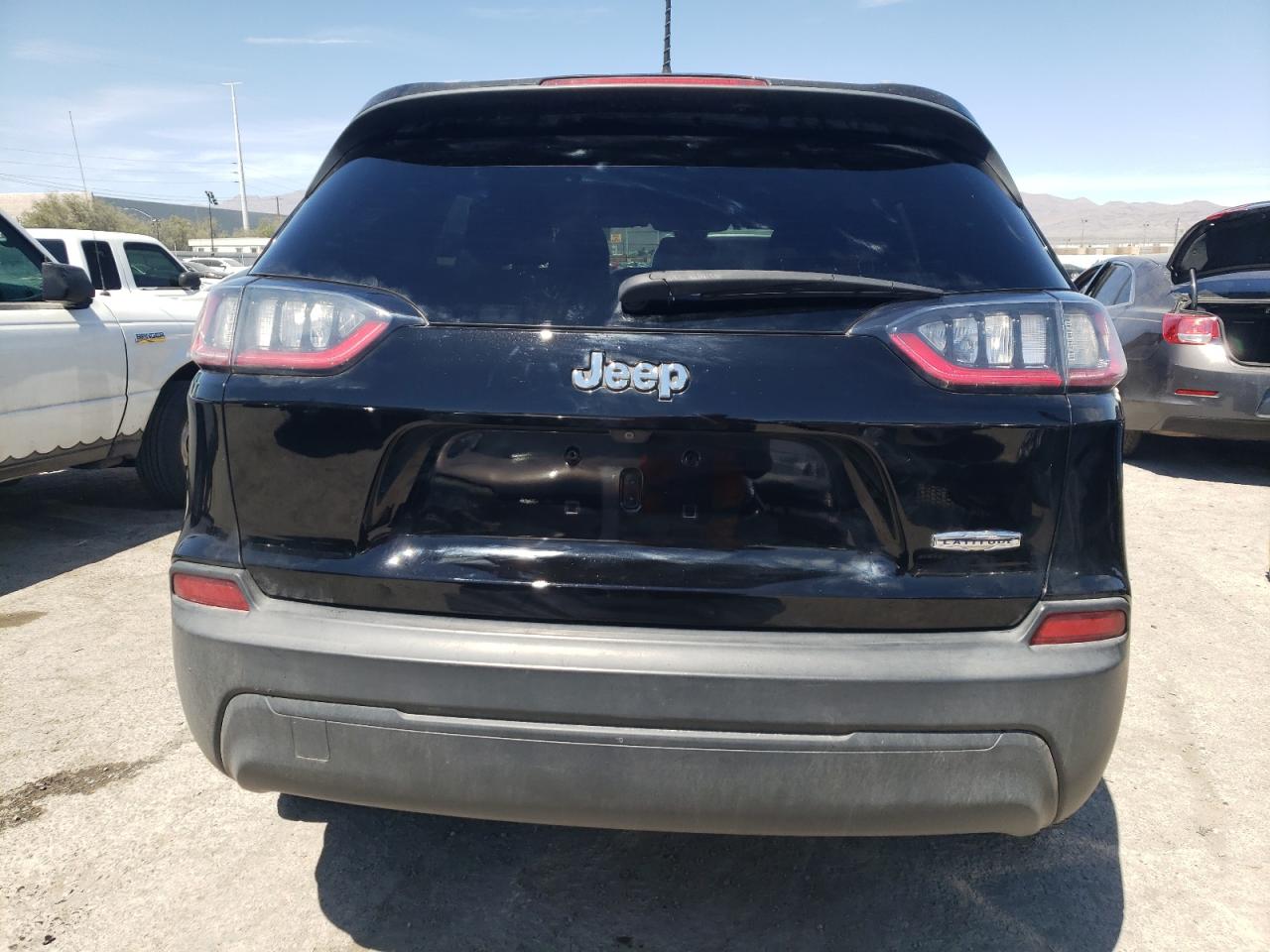 1C4PJLCB0KD160322 2019 Jeep Cherokee Latitude
