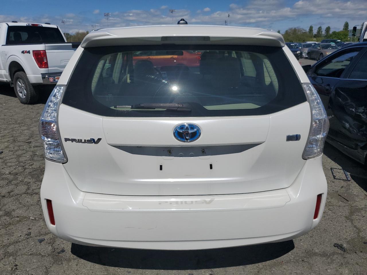 JTDZN3EU8E3328746 2014 Toyota Prius V