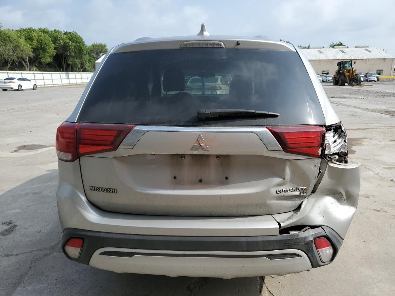 JA4AD3A32KZ034047 2019 Mitsubishi Outlander Se
