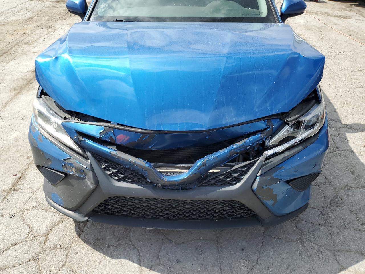 4T1B11HK2JU011833 2018 Toyota Camry L