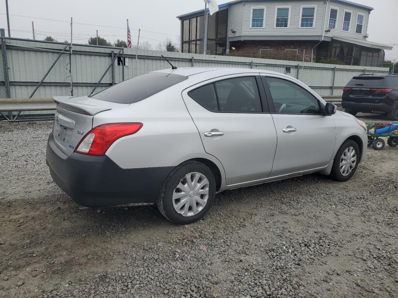 2015 Nissan Versa S vin: 3N1CN7AP6FL802750