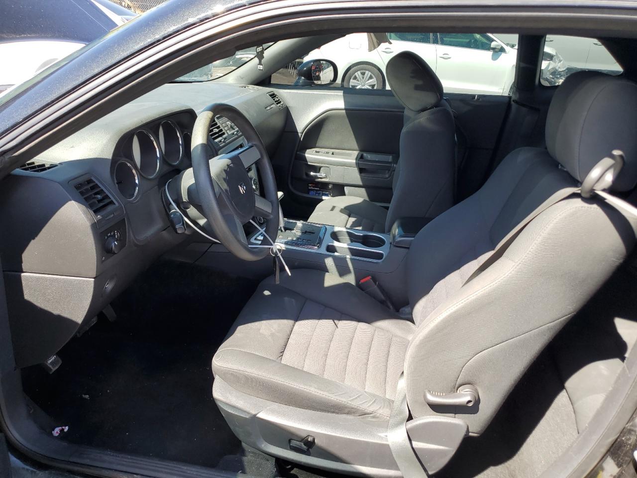 2B3LJ44V69H526585 2009 Dodge Challenger Se