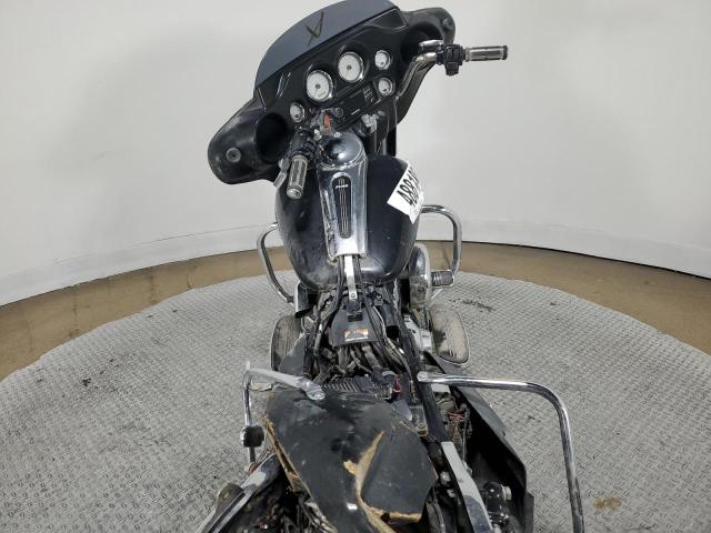 2011 HARLEY-DAVIDSON FLHX - 1HD1KBM16BB658408