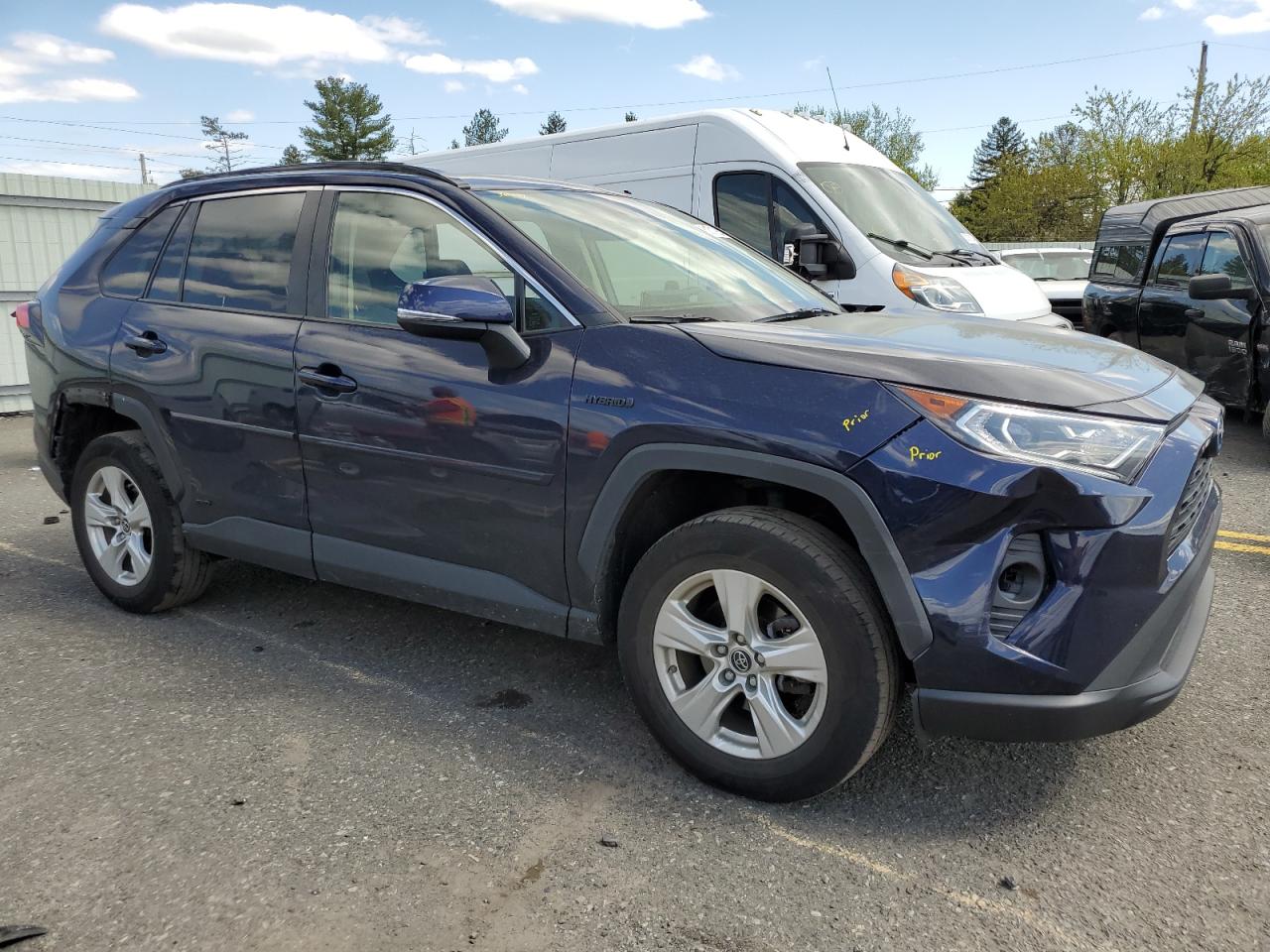 JTMRWRFV4KD033575 2019 Toyota Rav4 Xle