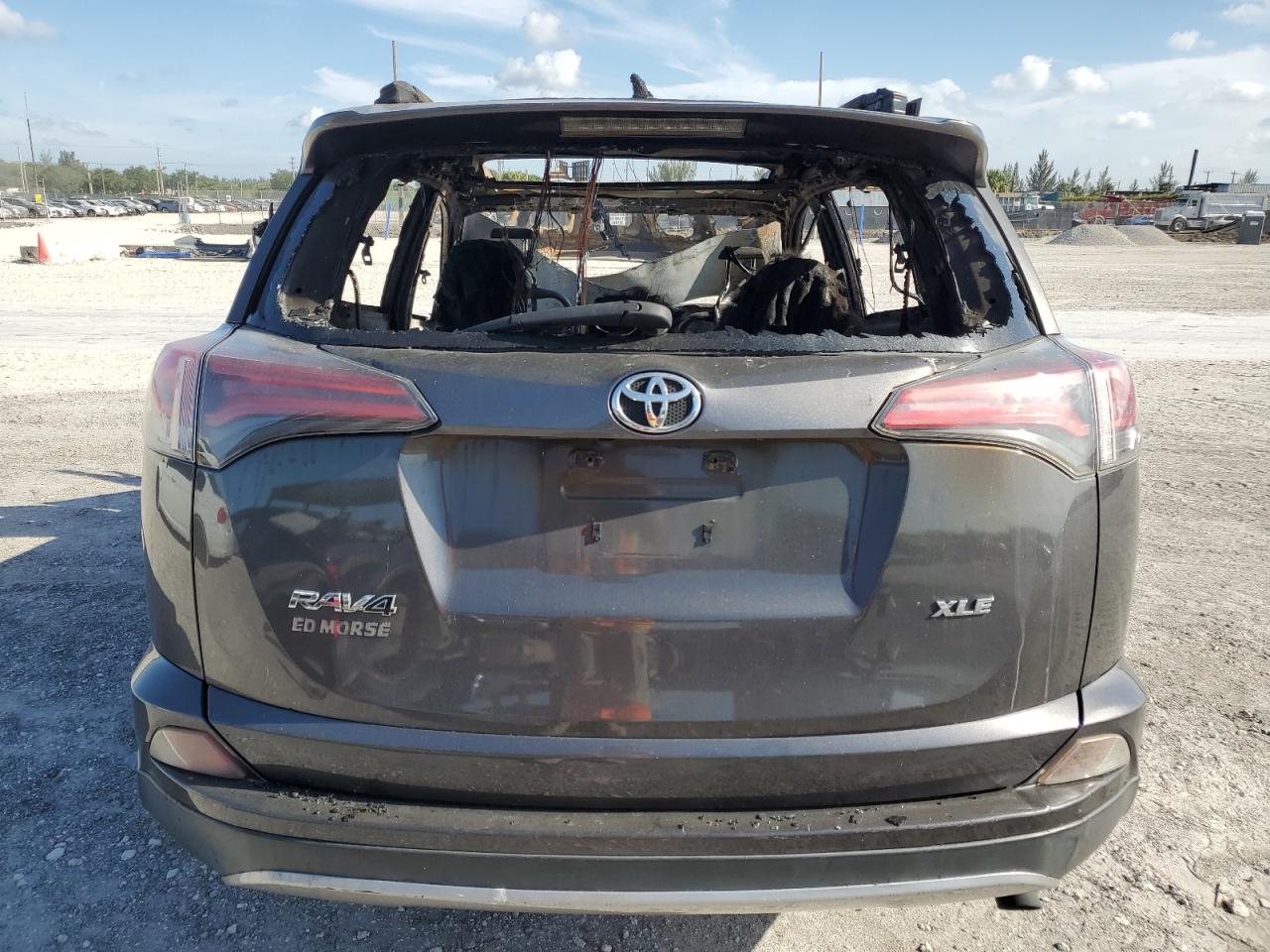 JTMWFREV7HJ125262 2017 Toyota Rav4 Xle