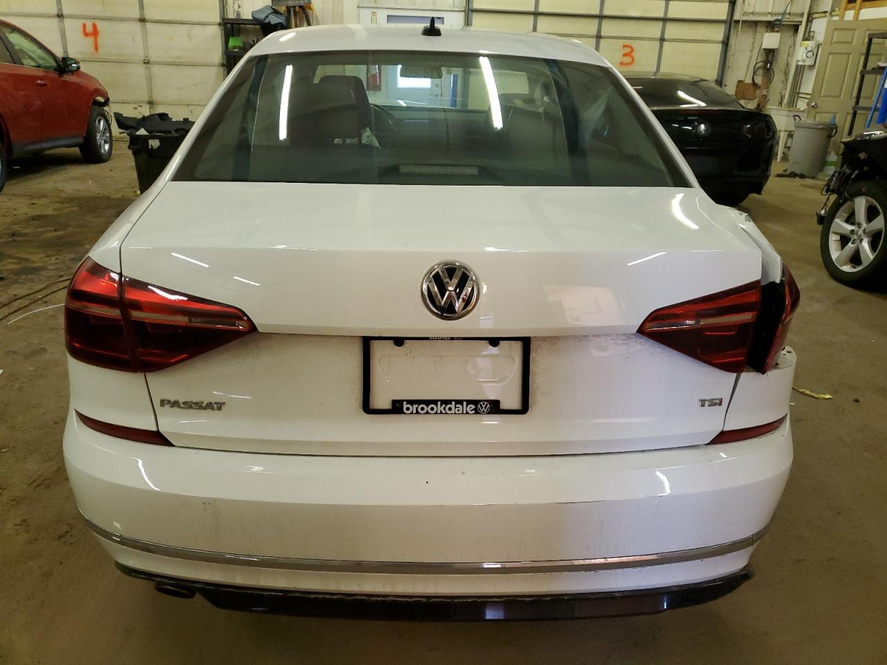 1VWAA7A34JC014676 2018 Volkswagen Passat S