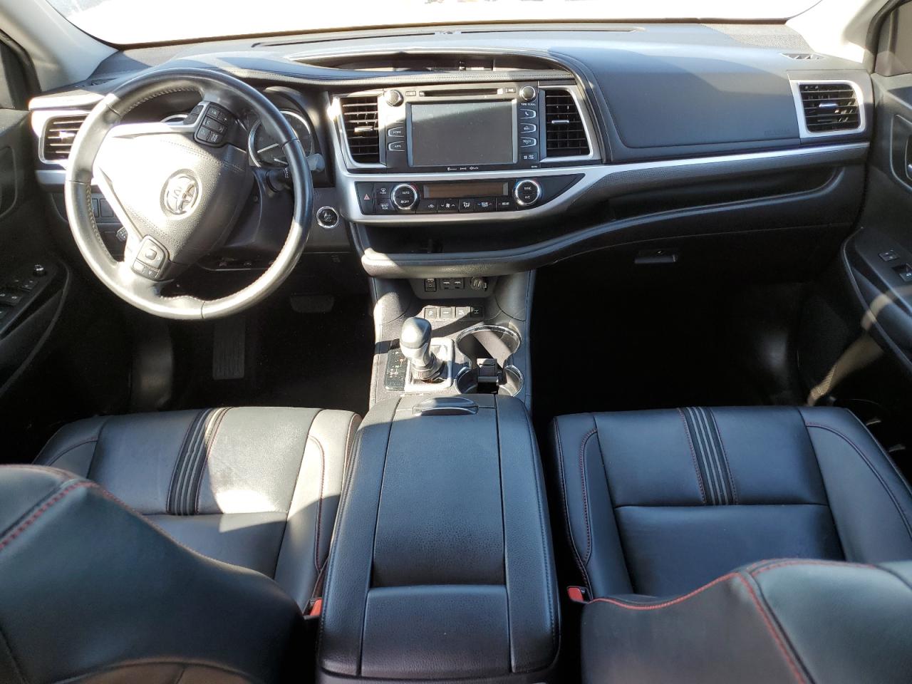 5TDJZRFH8KS571635 2019 Toyota Highlander Se