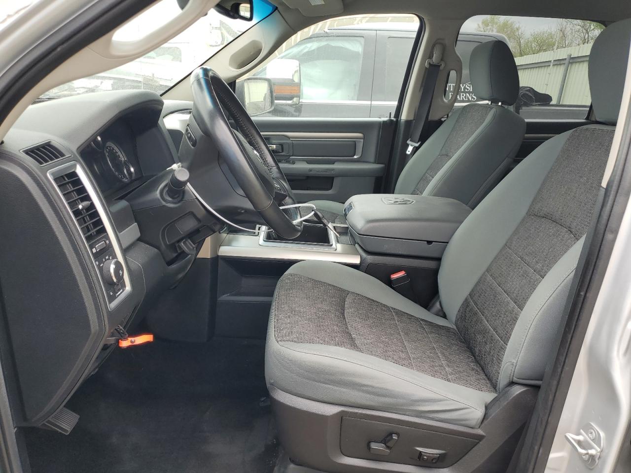 1C6RR7LG5FS549101 2015 Ram 1500 Slt