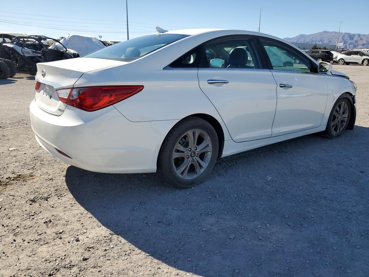 5NPEC4AC2BH074197 2011 Hyundai Sonata Se