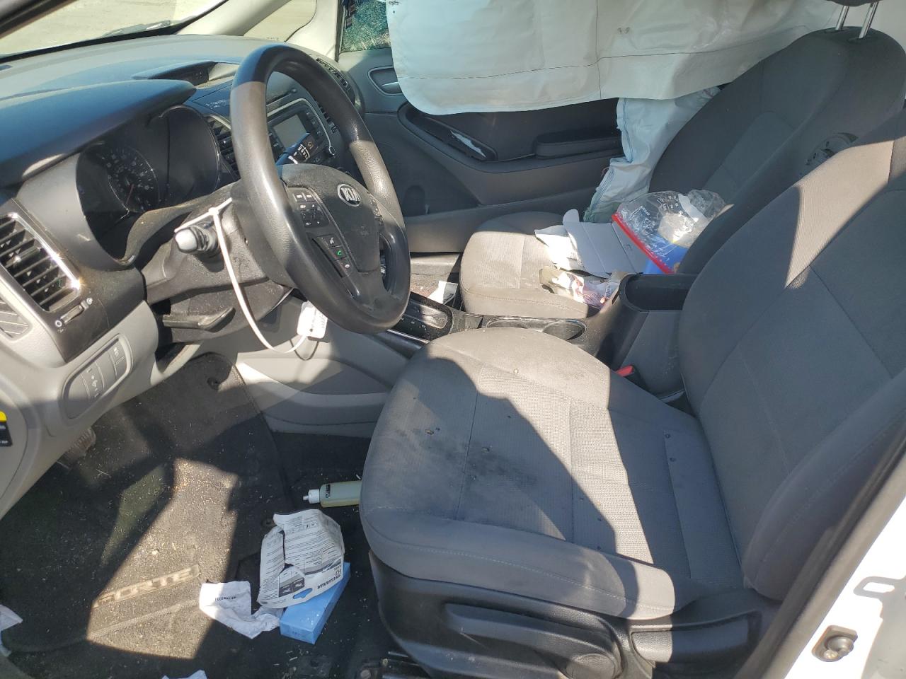 3KPFK4A79JE268044 2018 Kia Forte Lx