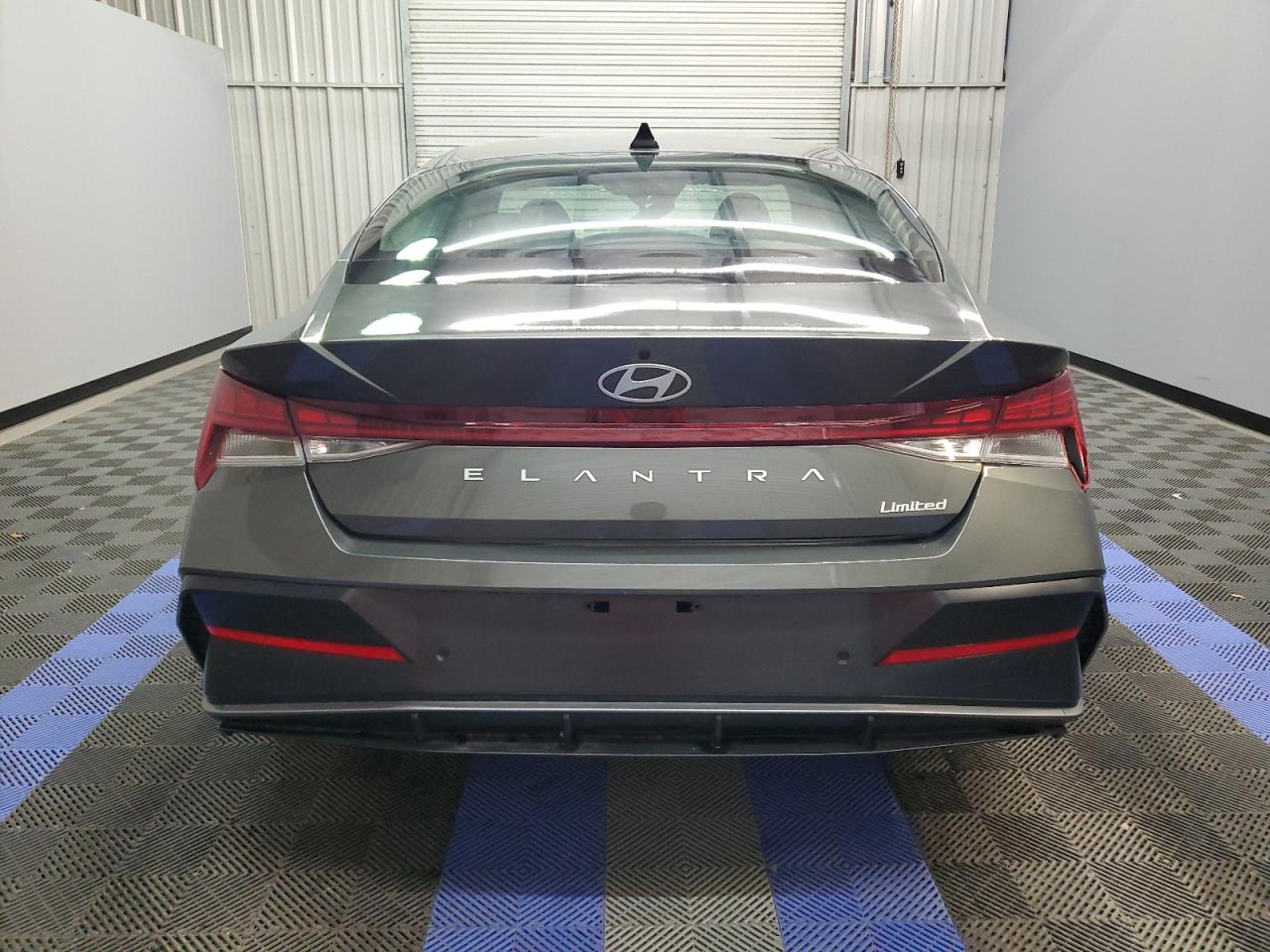 2024 Hyundai Elantra Limited vin: KMHLP4DG3RU647470