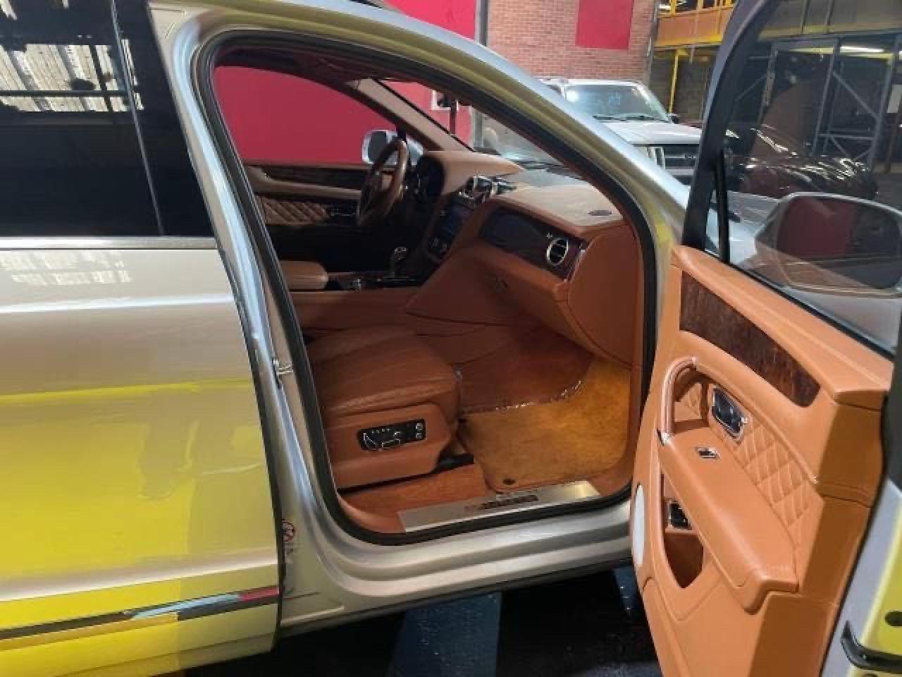 SJAAC2ZVXHC014392 2017 Bentley Bentayga SJAAC2ZVXHC014392 2017 Bentley Bentayga