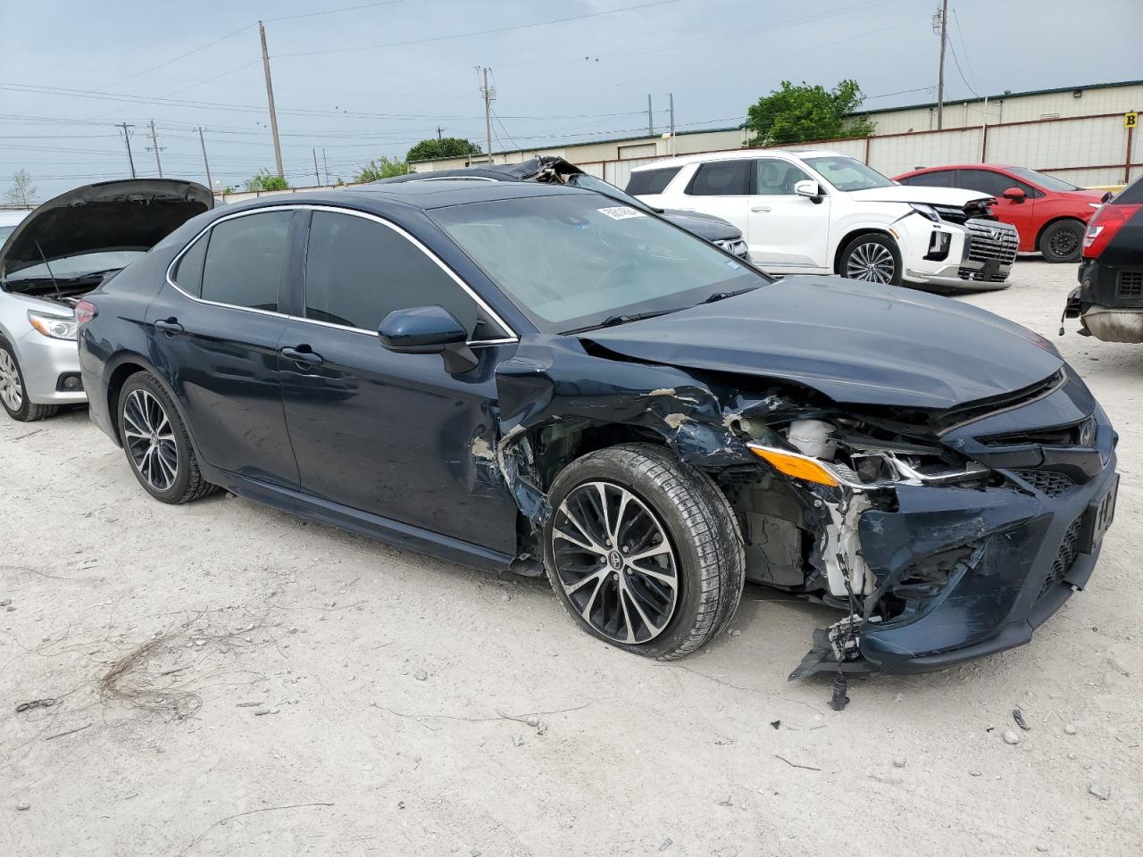 2018 Toyota Camry L vin: 4T1B11HK1JU629399