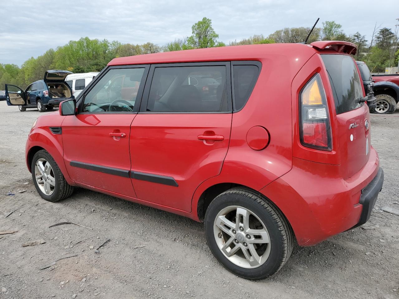 KNDJT2A25B7221823 2011 Kia Soul +