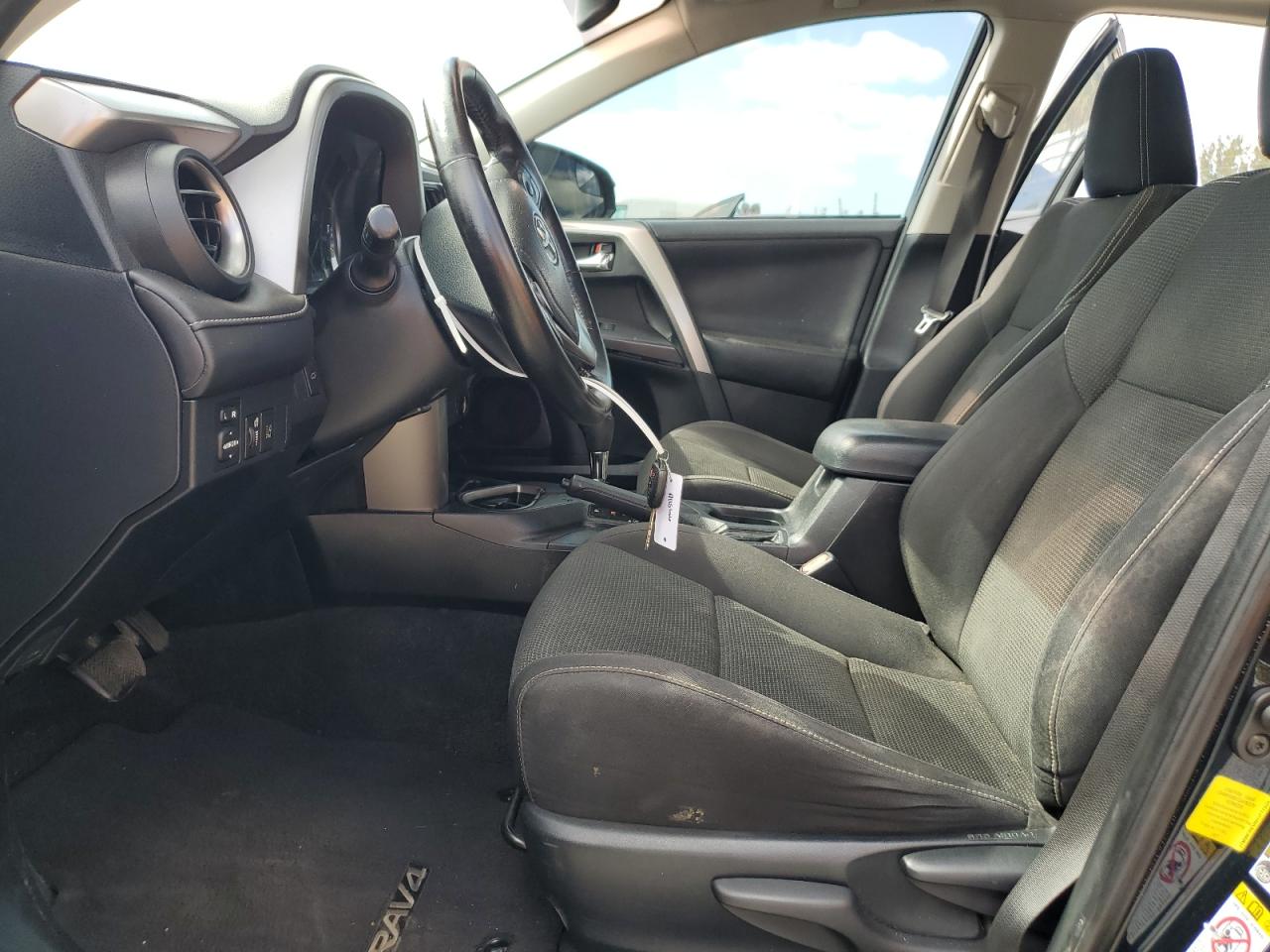 JTMWFREV0HJ111929 2017 Toyota Rav4 Xle