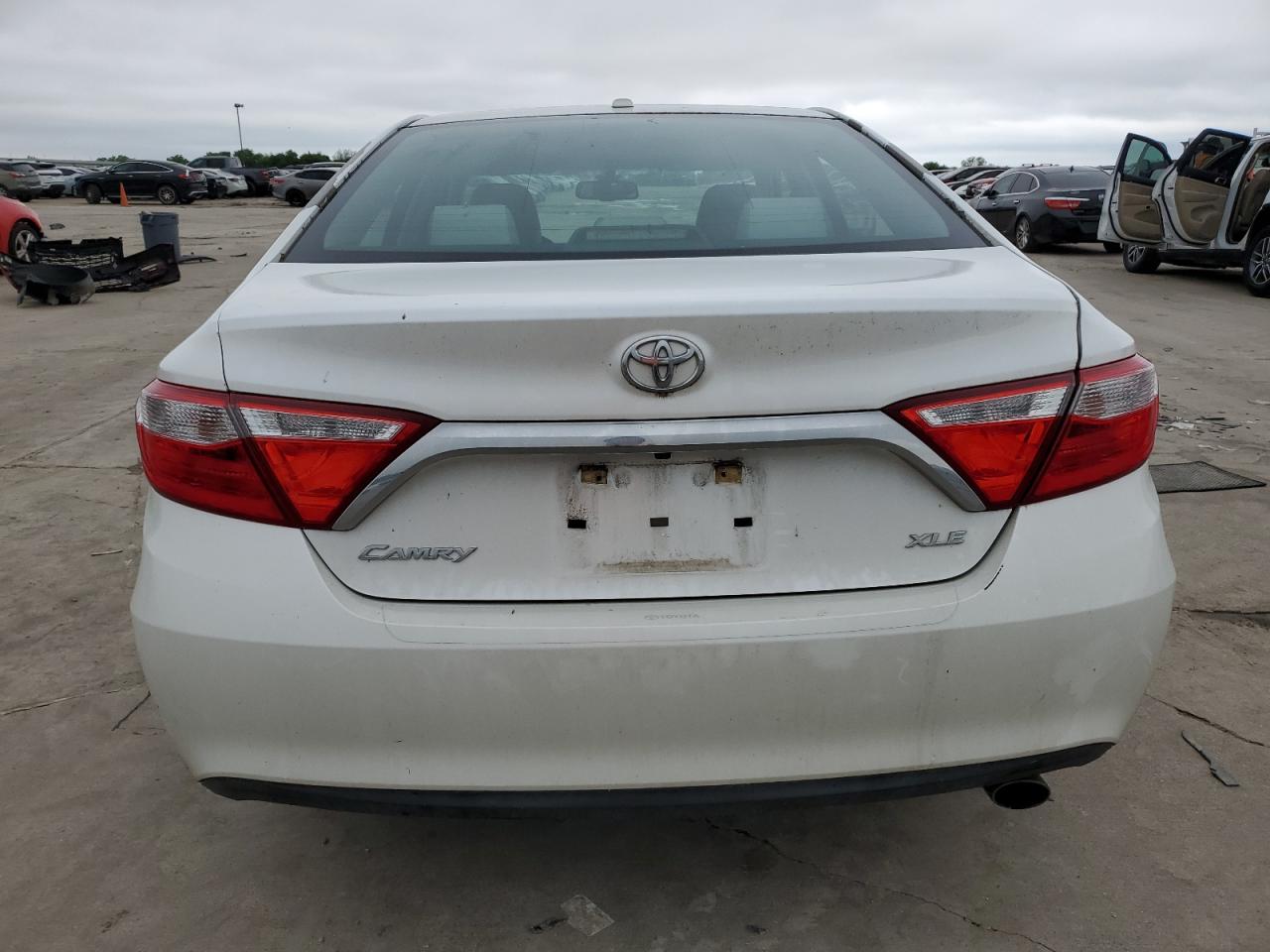 4T1BF1FK0FU061500 2015 Toyota Camry Le