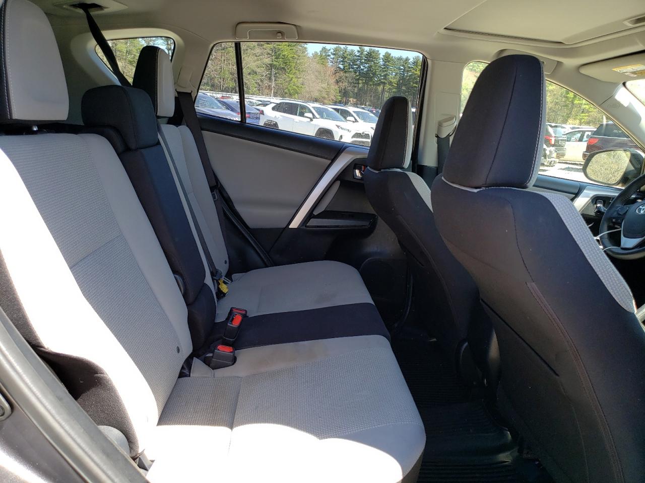 JTMRFREV7HJ139109 2017 Toyota Rav4 Xle